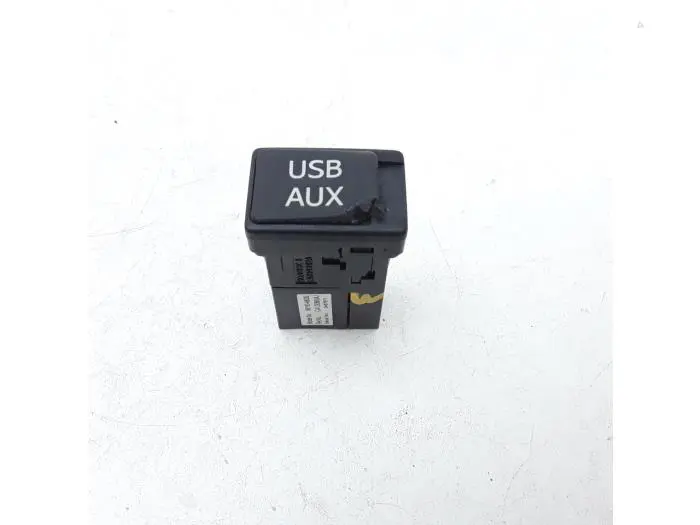 AUX/USB aansluiting Toyota Prius Plus
