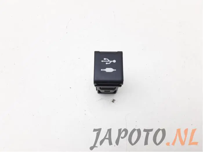 AUX/USB aansluiting Toyota Rav-4