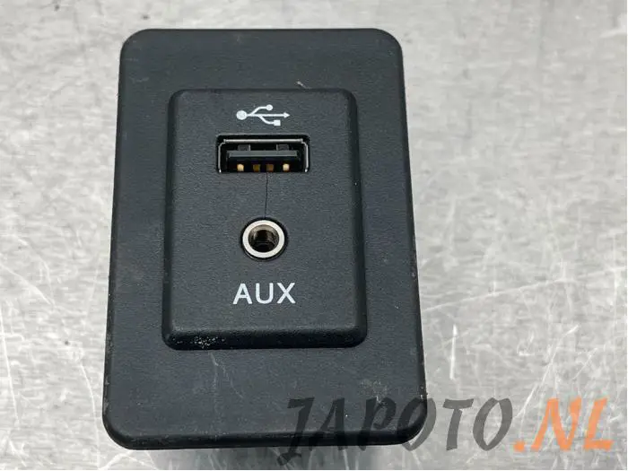 AUX / USB-Anschluss Nissan Note