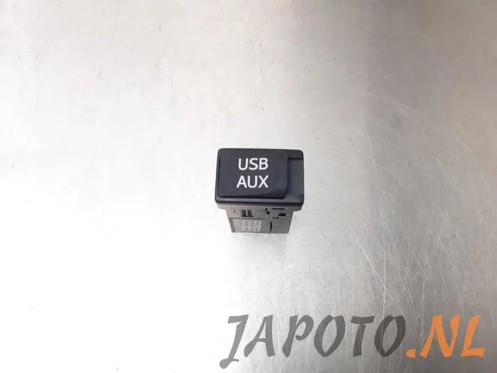 AUX / USB-Anschluss Subaru Trezia