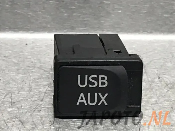 AUX/USB aansluiting Lexus CT 200h