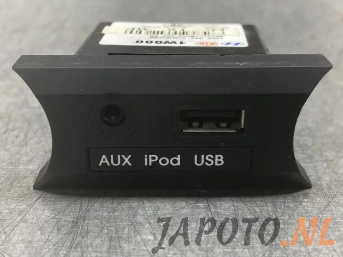 AUX/USB aansluiting Kia Rio