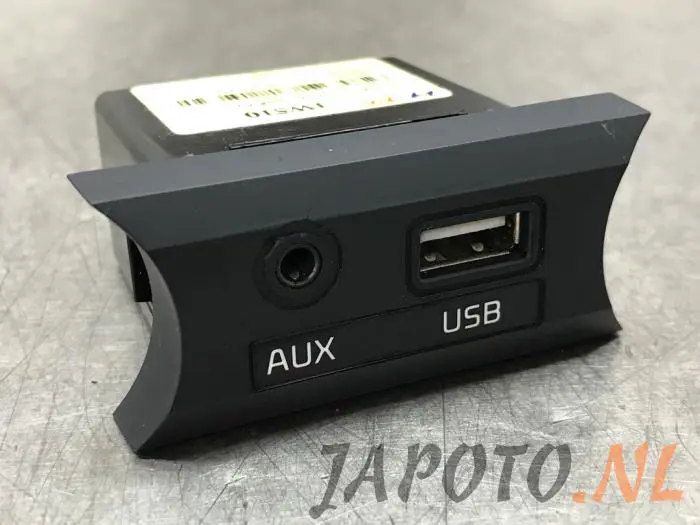 AUX/USB aansluiting Kia Rio