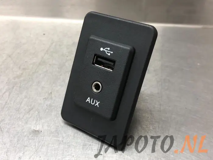 AUX/USB aansluiting Nissan Note