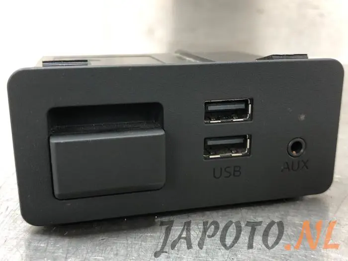 AUX/USB aansluiting Mazda MX-5