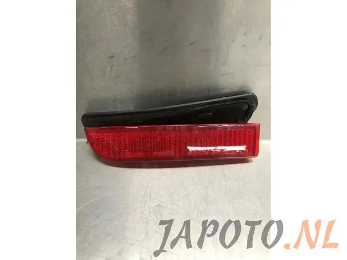 Reflector de parachoques izquierda detrás Toyota Avensis