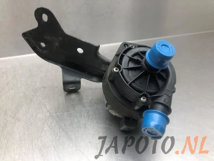 Extra waterpomp Nissan Nv250