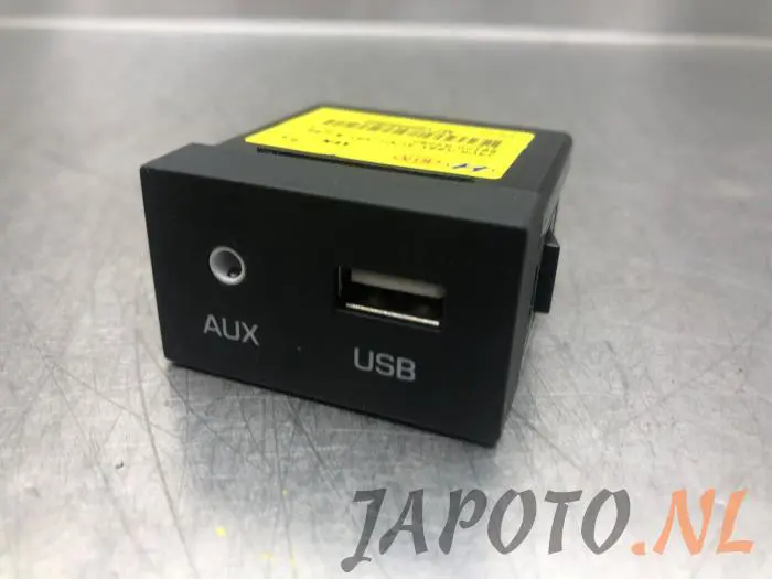 AUX/USB aansluiting Hyundai I30 Fastback