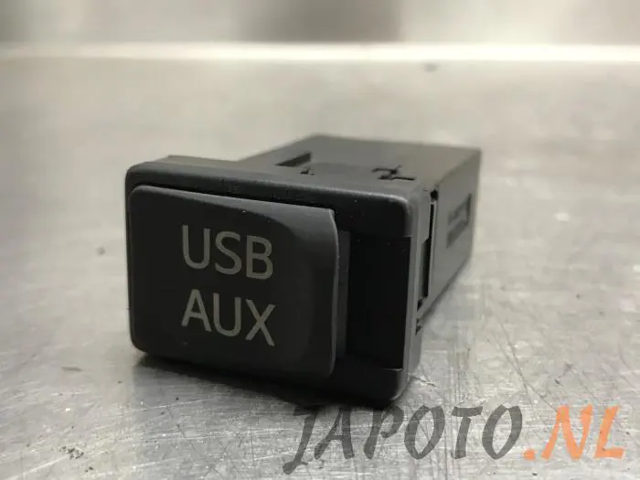 AUX / USB-Anschluss Toyota Verso-S