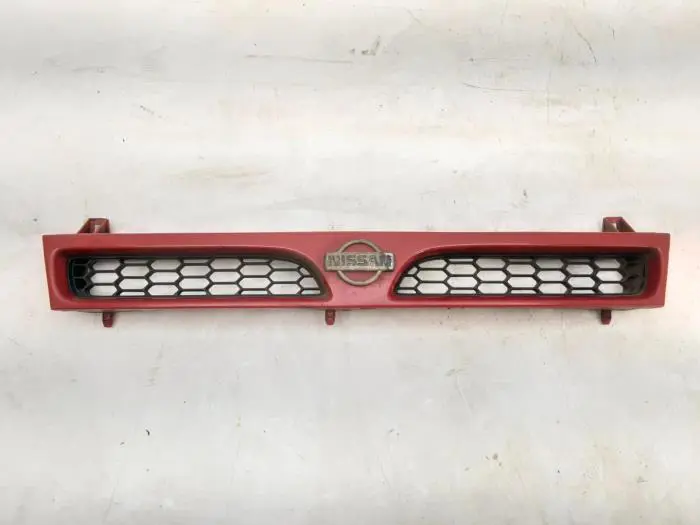 Grille Nissan Sunny