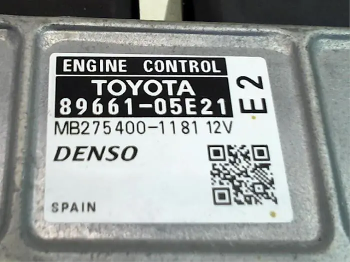 Kontaktslot + computer Toyota Avensis